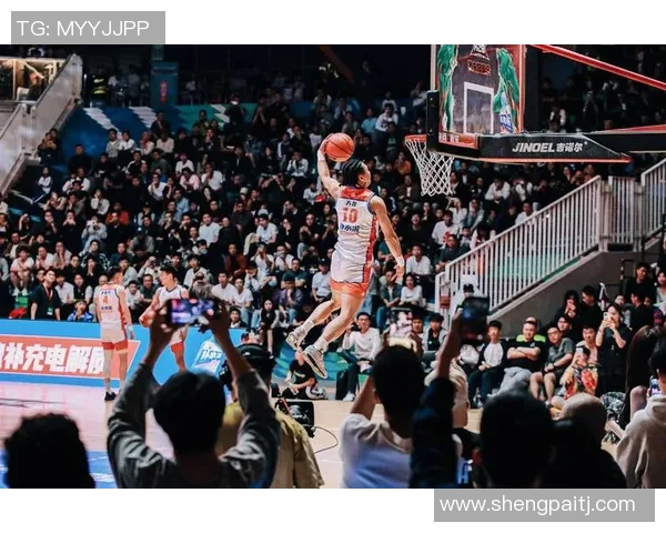 北京篮球队配合默契创新高引领全国篮球新潮流